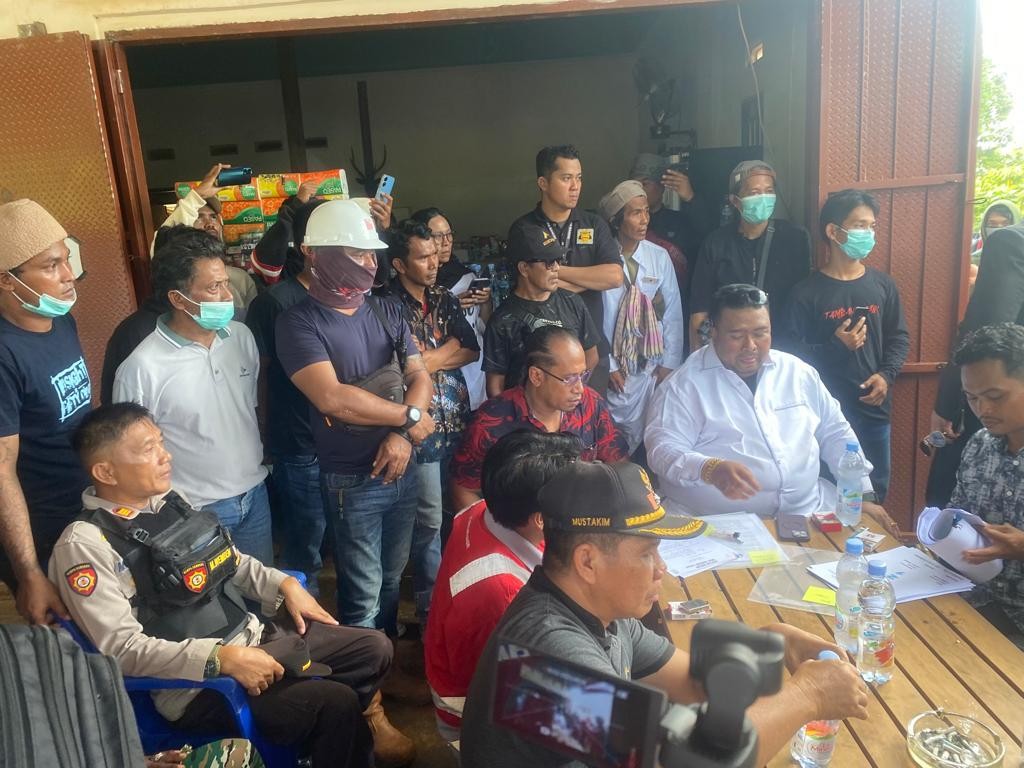 Warga Tolak Lahan Dipakai untuk Pengapalan Ore Nikel Milik PT CLM yang Diduga Dicuri