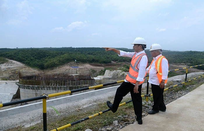 Mengapresiasi Pembangunan Infrastruktur Pemerintah Demi  Menopang Perekonomian Indonesia