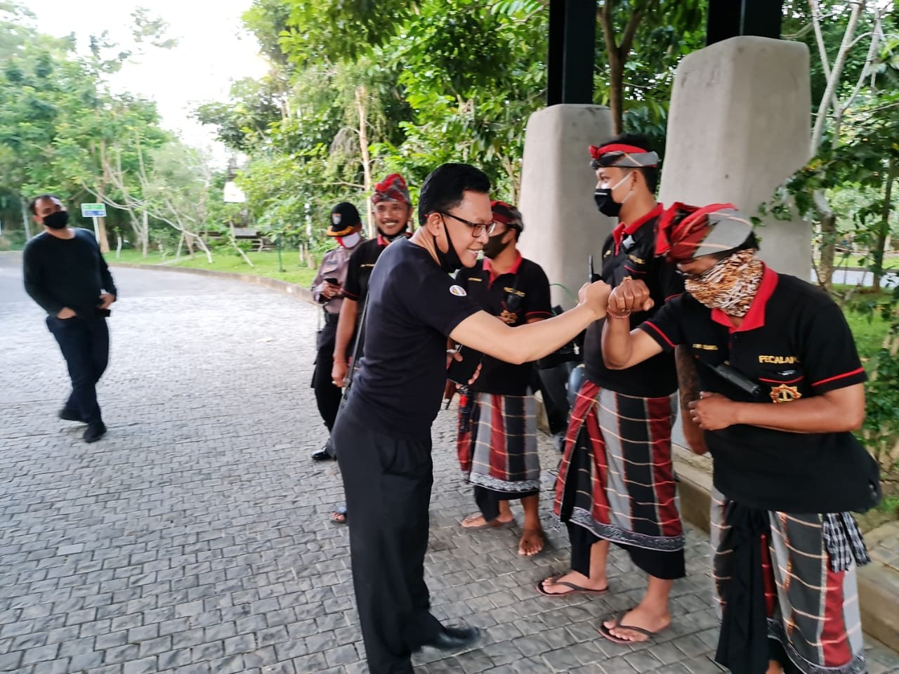 Tonton Pertandingan Bola, Deputi BIN Cek Penerapan Prokes di Bali